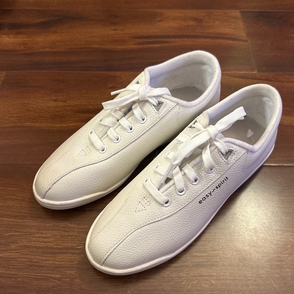 🌿SALE🌿 EASY SPIRIT White Leather Walking Sneakers size 6.5N - Picture 1 of 6